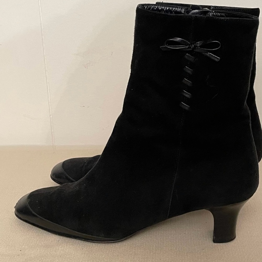 Ferragamo Lace Up Booties Size 6.5 Suede Leather Shoes